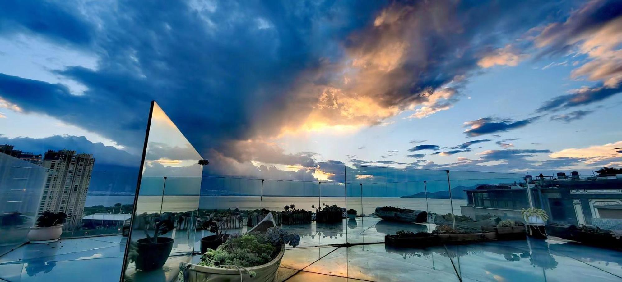 Dali Listening Sea View Villa大理听城海景别墅 Exteriör bild