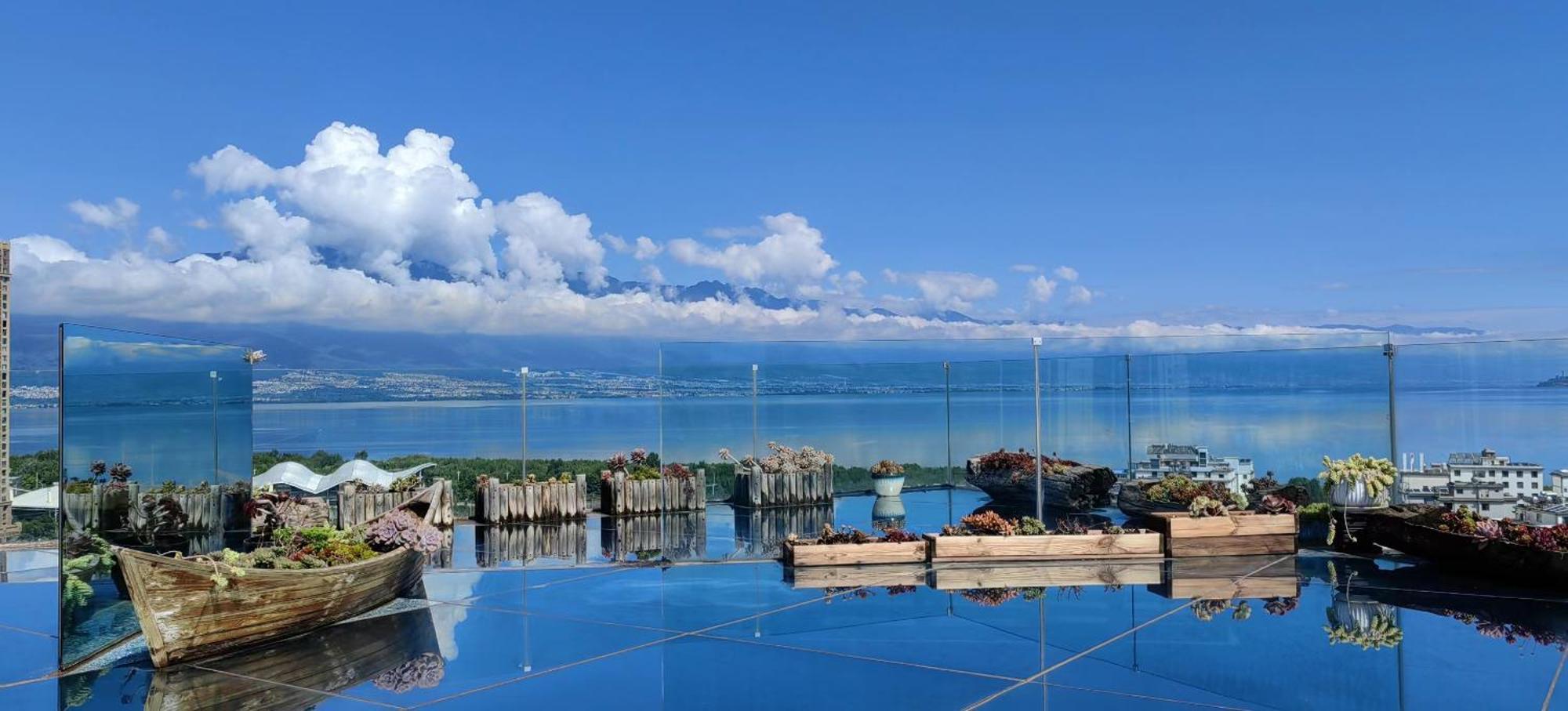 Dali Listening Sea View Villa大理听城海景别墅 Exteriör bild