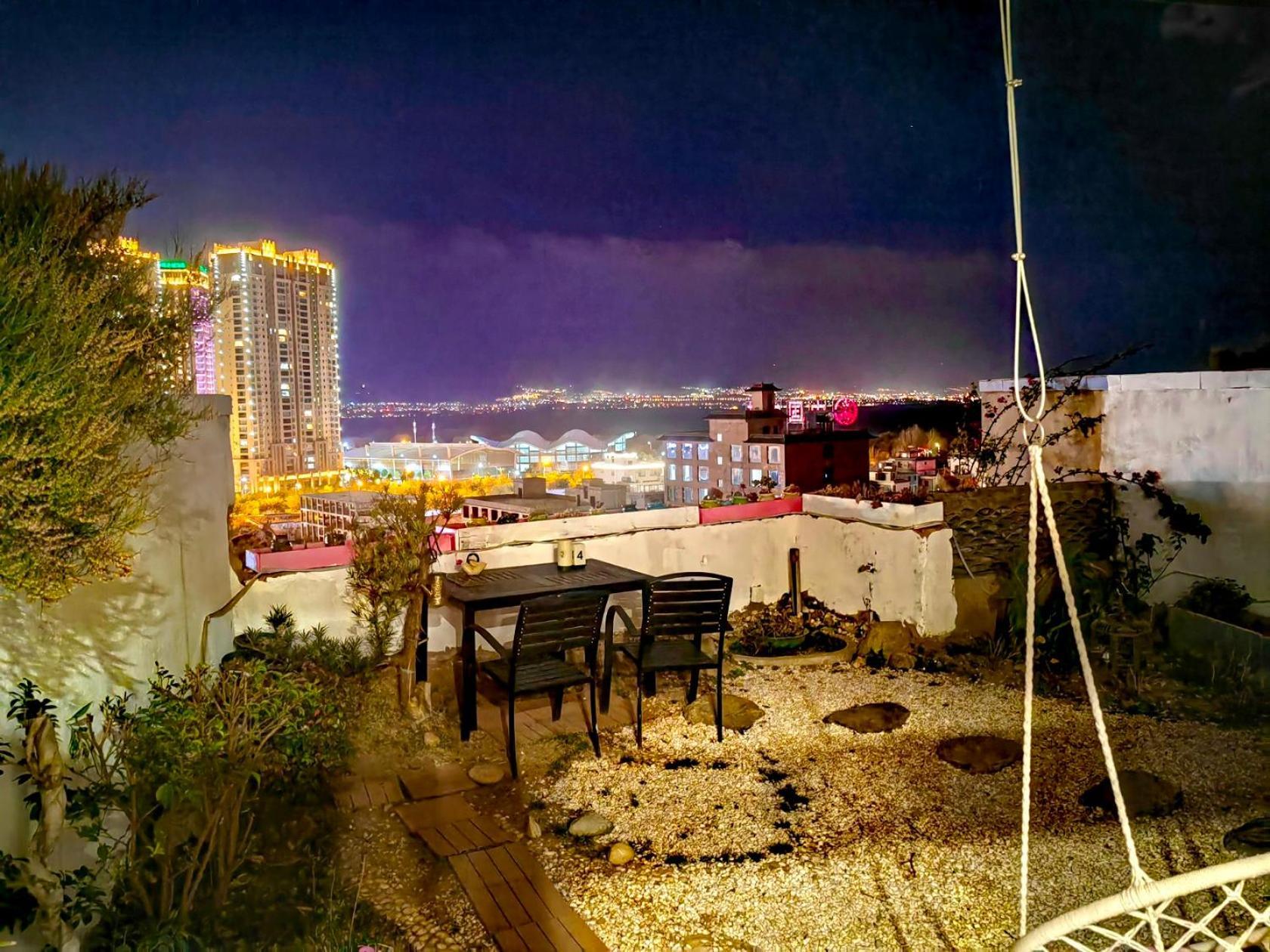 Dali Listening Sea View Villa大理听城海景别墅 Exteriör bild